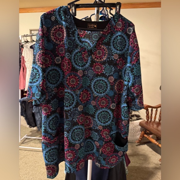 Floral Patterned Tunic Top - Picture 1 of 3